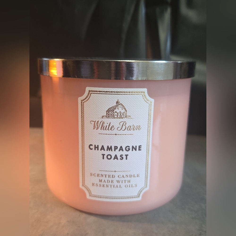 🆕️White Barn Champagne Toast Candle - Peach and Silver